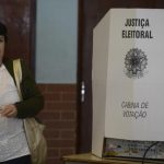 Eleitores voltam às urnas para escolher prefeitos de 57 municípios