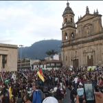 Colombianos vão às ruas pedir aprovação do acordo de paz