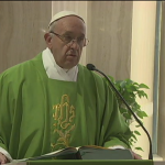 Papa Francisco diz que Deus chora diante das calamidades e guerras