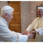 Francisco e novos cardeais encontram Bento XVI