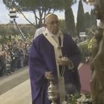 Em Missa de finados, Papa fala sobre memória e esperança