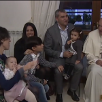 Papa encontra famílias de padres que deixaram ministério