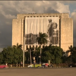 Cubanos se reúnem para prestar homenagem a Fidel Castro
