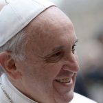 Papa abençoa cordeiros na festa de Santa Inês