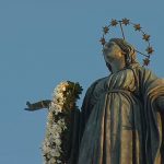 Papa homenageia a Virgem Maria e pede por crianças abandonadas