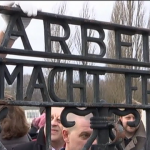 Portal do ex-campo de concentração nazista de Dachau é devolvido