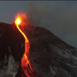 Vulcão Etna entra em erupção