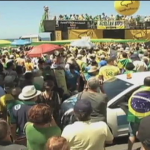 Brasileiros protestam em favor da Lava Jato