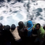 Agências humanitárias resgatam migrantes na costa da Líbia