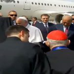 Papa concede entrevista em voo de volta do Egito