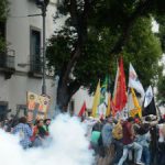 Paralisação nos transportes e confrontos marcam greve geral contra reformas