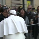 Papa Francisco visita cidades italianas atingidas por terremoto