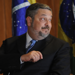 Ex-ministro Antonio Palocci decide negociar acordo de delação
