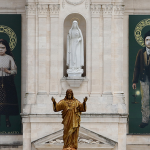 Em Portugal, Papa proclama santidade de Francisco e Jacinta Marto