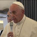 Na viagem de volta à Roma Papa Francisco responde perguntas dos jornalistas