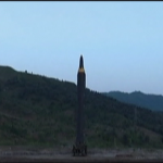 Coreia do Norte confirma que lançamento do novo tipo de míssil foi bem sucedido