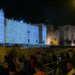 Um espetáculo atraiu dezenas de pessoas em Jerusalém