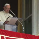Recordando atentados terroristas, Papa reza pelo fim da violência