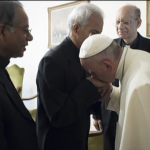 Papa recebe padre indiano que foi sequestrado por terroristas
