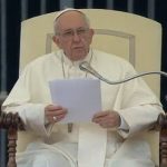 Diante da morte, conservar a chama da fé, indica Papa
