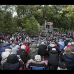 Na Polônia, milhares de católicos foram às fronteiras do país para rezar o rosário