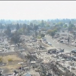 Bombeiros continuam a combater os incêndios florestais na Califórnia