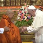 Em Mianmar, Papa se encontra com monges budistas
