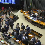Deputados e senadores criam frente parlamentar para acabar com jogos de azar no país