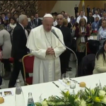 Papa oferece almoço especial para 2 mil pessoas que vivem em situação de pobreza
