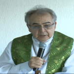 Padre Zezinho participa de encontro da Comunidade Canção Nova em Brasília
