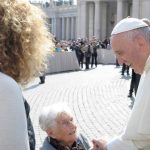Papa: a importância dos avós na transmissão da fé e humanidade