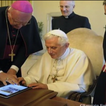 Conta oficial do Papa no Twitter completa cinco anos