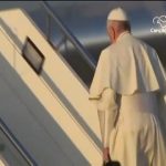 Papa Francisco embarca  para sua vigésima segunda viagem apostólica internacional