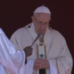 Nada pode justificar o extermínio de indefesos, diz Papa sobre ataque na Síria