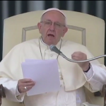 Papa Francisco faz reflexões sobre a Crisma e critica a fofoca