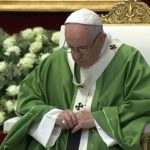 Papa reza pelos migrantes em Missa na Basílica Vaticana