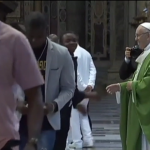 Papa preside missa e reza pelos refugiados mortos em naufrágios
