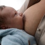 Aleitamento materno: cada mamada é um encontro de amor, diz mãe