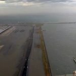 Tufão deixa mortos e inunda aeroporto internacional no Japão