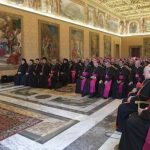 Papa aos bispos: distribuam no mundo o vinho novo que é Cristo