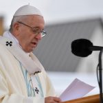 Como Maria,“somos chamados a tocar o sofrimento dos outros”, diz Papa