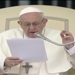 Papa comenta sobre o quarto mandamento: honrar pai e mãe