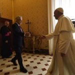 Após demissão de bispos chilenos, Papa recebe presidente do Chile
