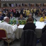 Papa Francisco almoça com os pobres na Sala Paulo VI