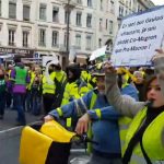 Na França, protestos se intensificam e tomam as ruas da capital