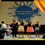Alunos da escola de música Canção Nova realizam apresentação musical