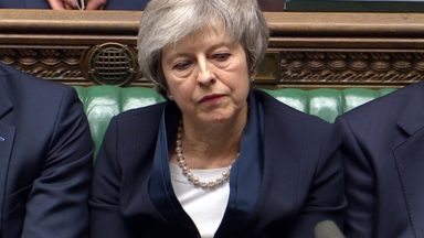 Brexit: Theresa May tem derrota histórica no Parlamento inglês