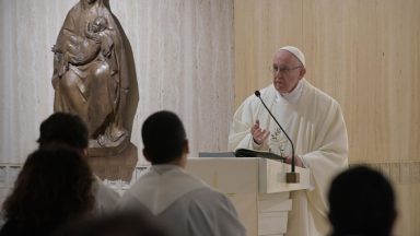 Papa: a Palavra de Deus é vida, não endurece o coração