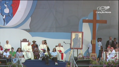 Papa Francisco é acolhido por milhares de jovens no Panamá
