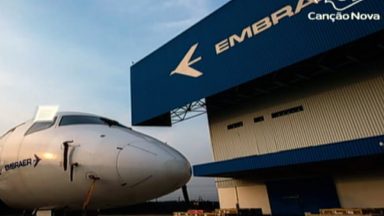 Em assembleia, acionistas da Embraer acertam venda para Boeing